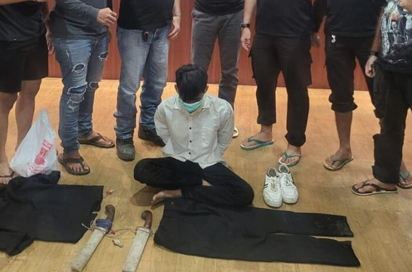 Polresta Serang Kota menangkap pelaku pembunuhan dan mutilasi seorang wanita berinisial SA (19). Pelaku pembunuhan ternyata kekasihnya Mulyana (23).(Dokumentasi Polisi)