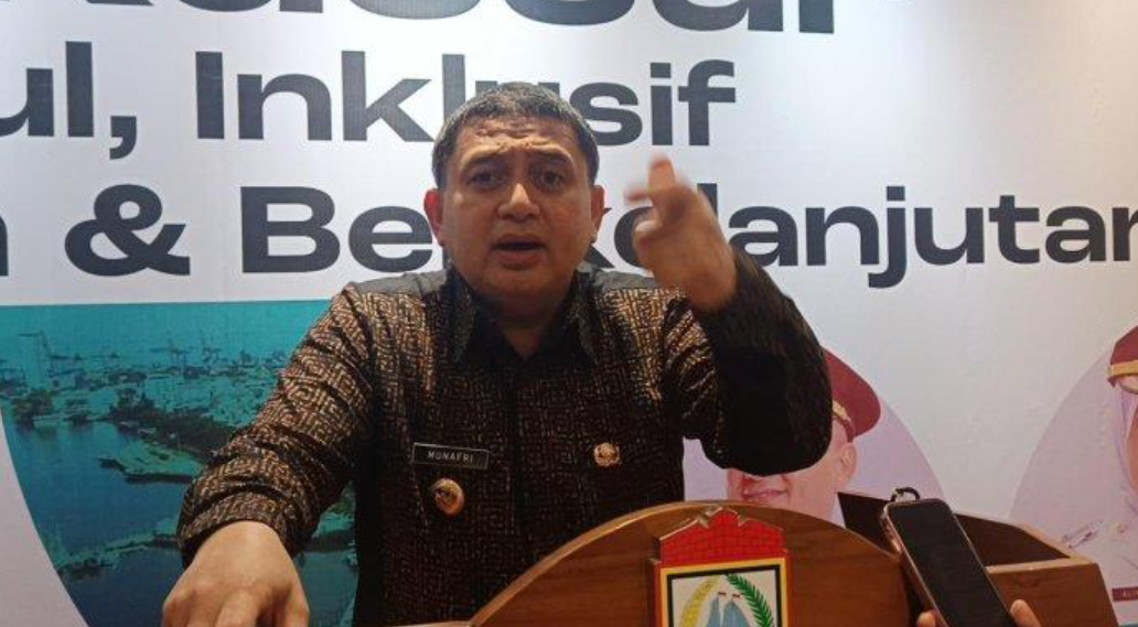 Wali Kota Makassar Munafri Arifuddin diwawancara di Balaikota Makassar Jl Ahmad Yani, Kamis (24/4/2025). Munafri mendorong lahirnya perda anti LGBT