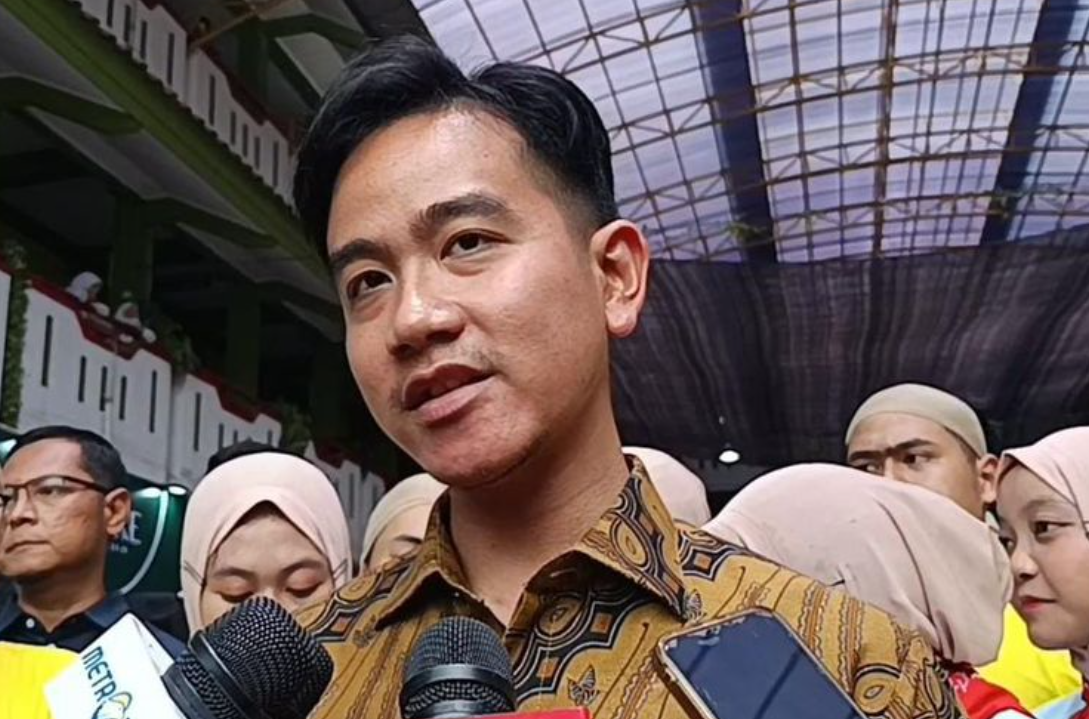 Wakil Presiden RI Gibran Rakabuming Raka usai meninjau MBG di SMAN 13 Jakarta Utara, Selasa (18/2/2025).(KOMPAS.com/Rahel)