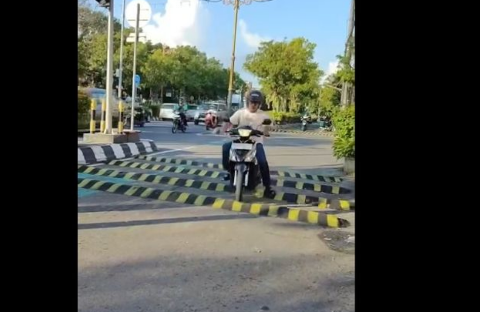 Polisi tidur di Klaten viral karena terlalu tinggi dan banyak.