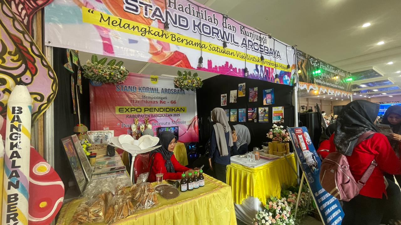 Stand both milik Korwil Arosbaya pada pameran expo pendidikan di Sentra IKM Bangkalan