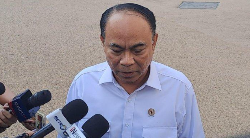 Menteri Koperasi Budi Arie disebut dalam dakwaan kasus judi online saat menjabat Menkominfo. Istana merespons kemungkinan dirinya dihadirkan di persidangan. (KOMPAS.com/ADHYASTA DIRGANTARA)