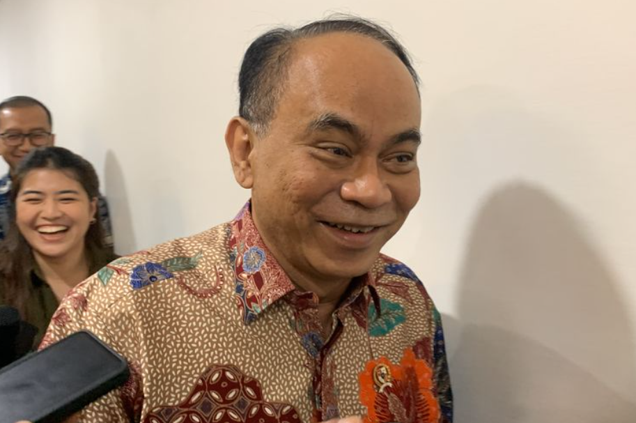 Menteri Koperasi (Menkop) Budi Arie Setiadi saat ditemui di Kantor Kemenko Pangan, Jakarta Pusat, Kamis (10/4/2025).(KOMPAS.com/FIRDA JANATI)