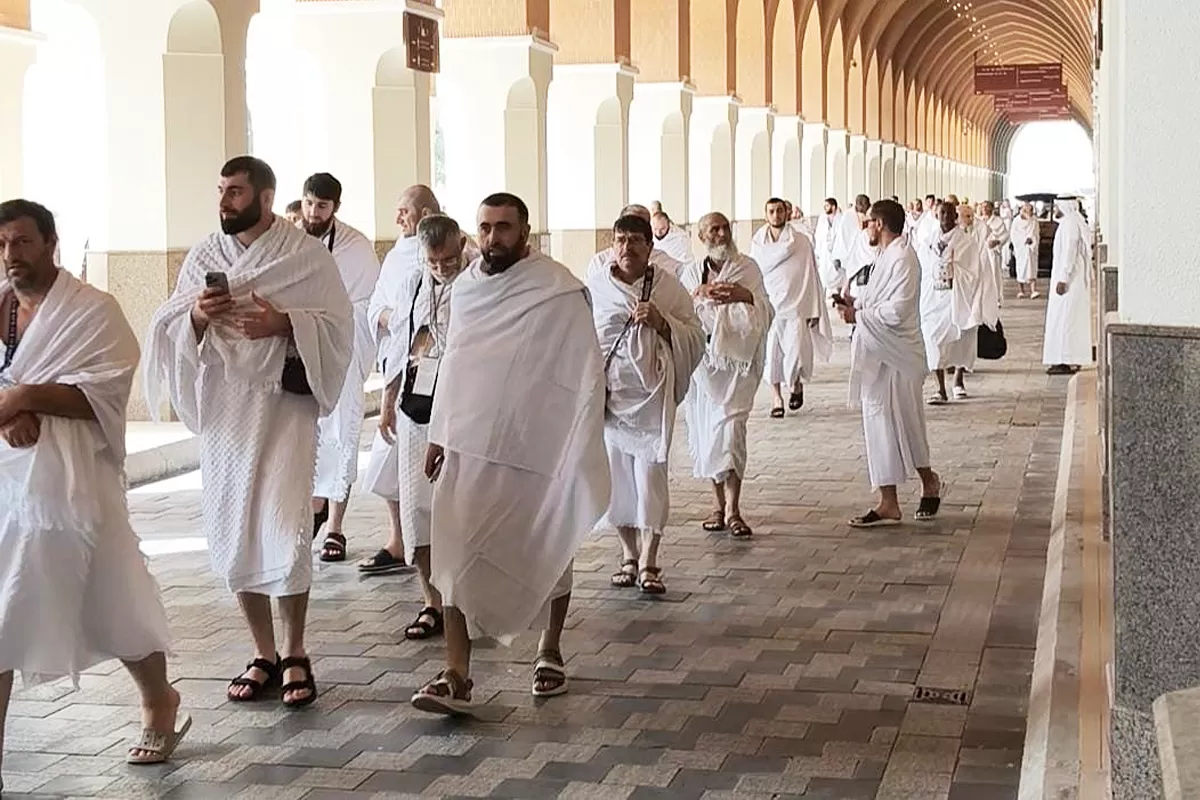 Jemaah Haji saat berada di tempat miqot Masjid Bir Ali, Makkah