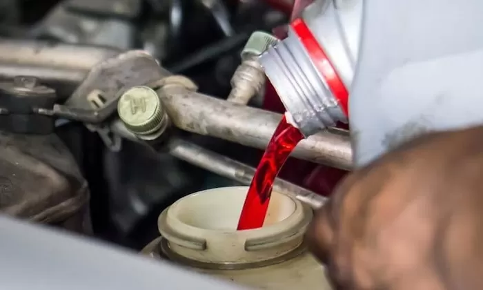 Oli transmisi dan oli gardan adalah dua komponen pada mobil yang berfungsi sebagai pelumas untuk menunjang performa mobil.