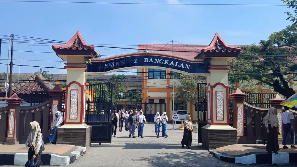 Siswa SMA di Kab. Bangkalan saat pulang setelah kegiatan belajar mengajar