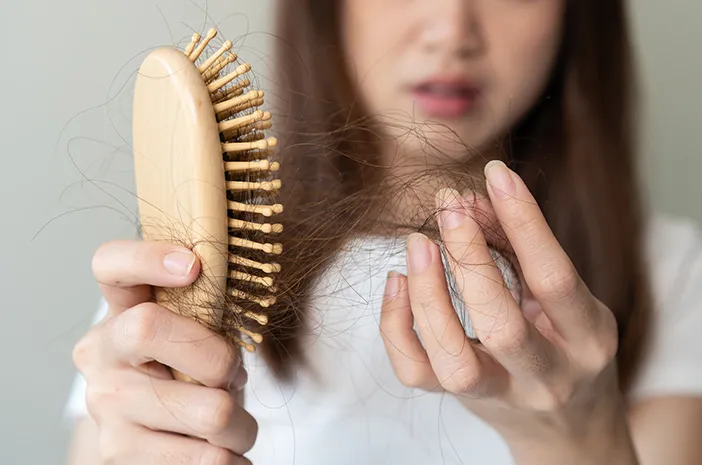 dehidrasi bisa mengibatkan rambut rontok
