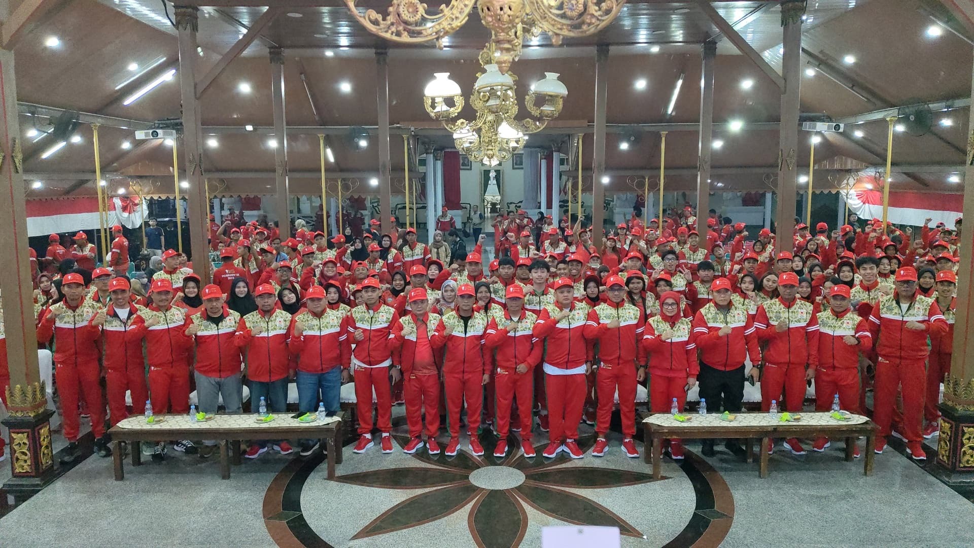 Kontingen Porprov Jatim IX Kab. Bangkalan saat mengikuti acara pelepasan di pendapa bupati beberapa waktu lalu