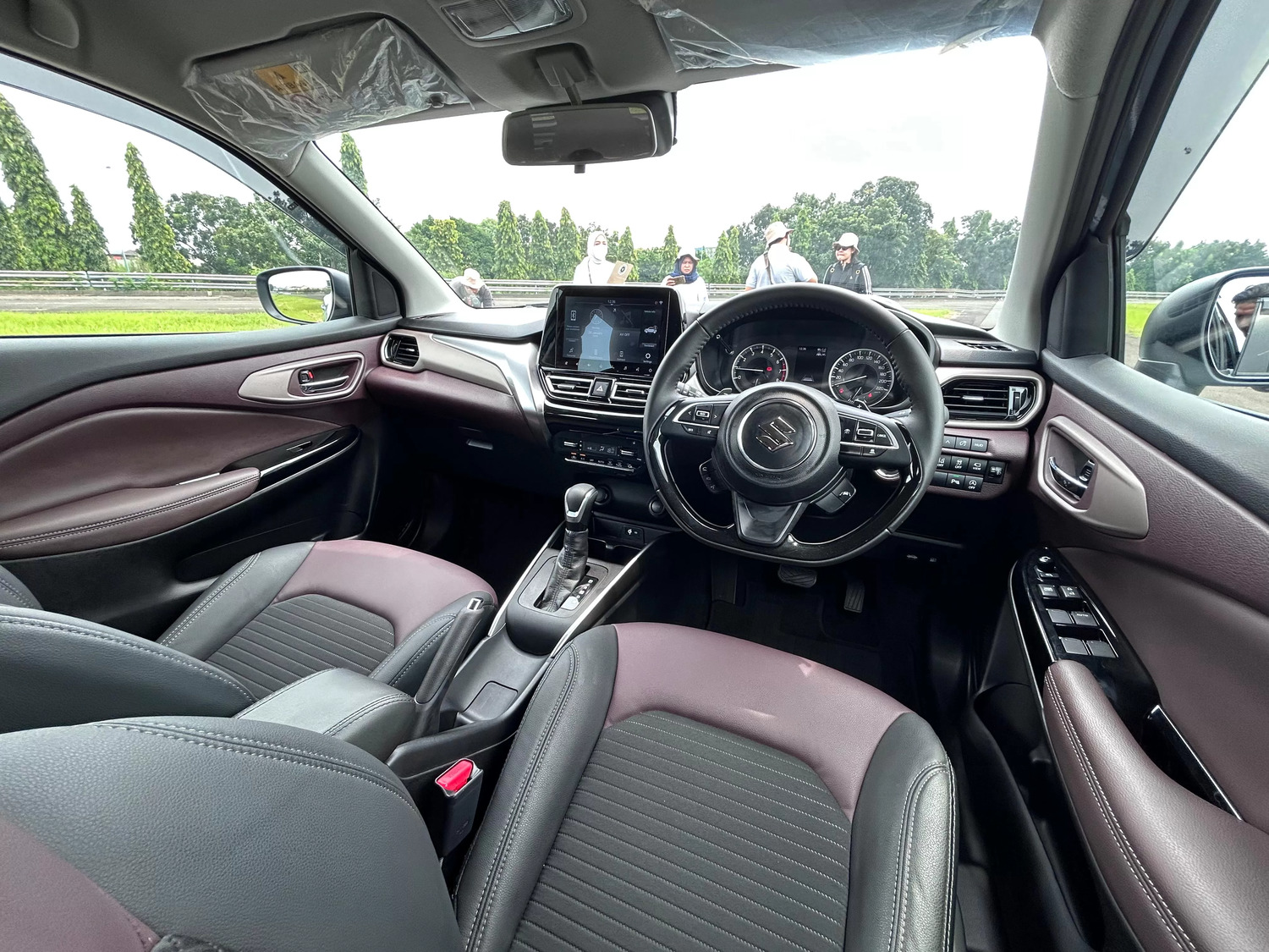 Suzuki Fronx hadir dengan interior yang fungsional dan nyaman, siap bersaing di segmen SUV kompak