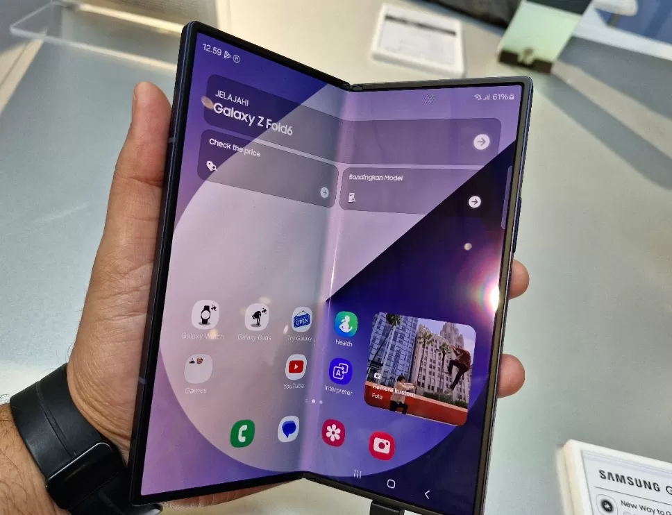 Smartphone lipat baru Samsung Galaxy Z Fold6.