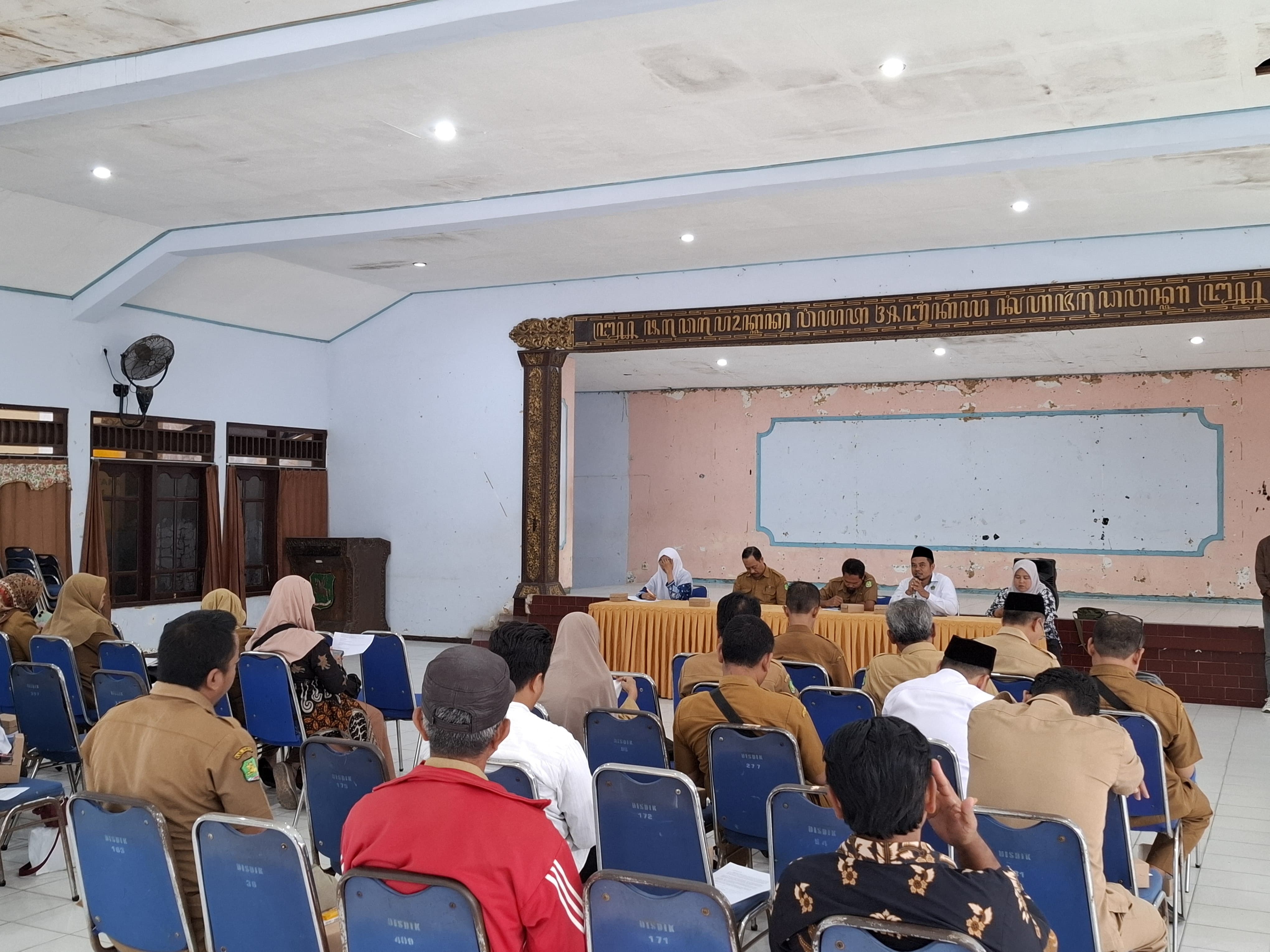 SATUKAN PERSEPSI: Rakor persiapan lomba mewarnai digelar di Gedung Ki Hajar Dewantara, Jalan Trunojoyo, Kecamatan Kota Sumenep, Selasa (15/7).