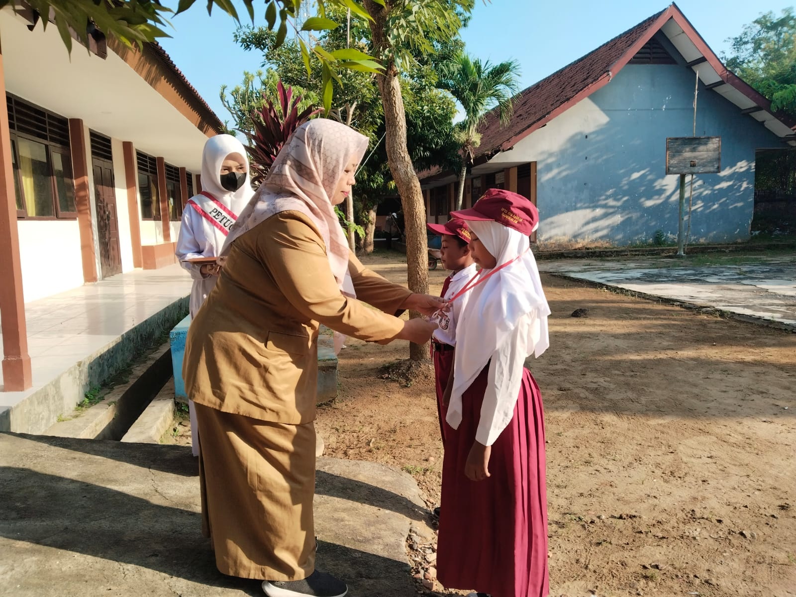 BERJALAN LANCAR: Siswa UPTD SMPN 6 bangkalan mengikuti rangkatan MPLS