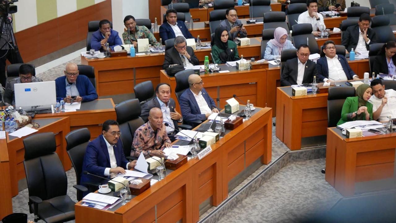 TAMPUNG ASPIRASI: Ketua Banggar DPR RI MH Said Abdullah menyimak aspirasi anggota dewan dalam sebuah rapat di kantor DPR RI.