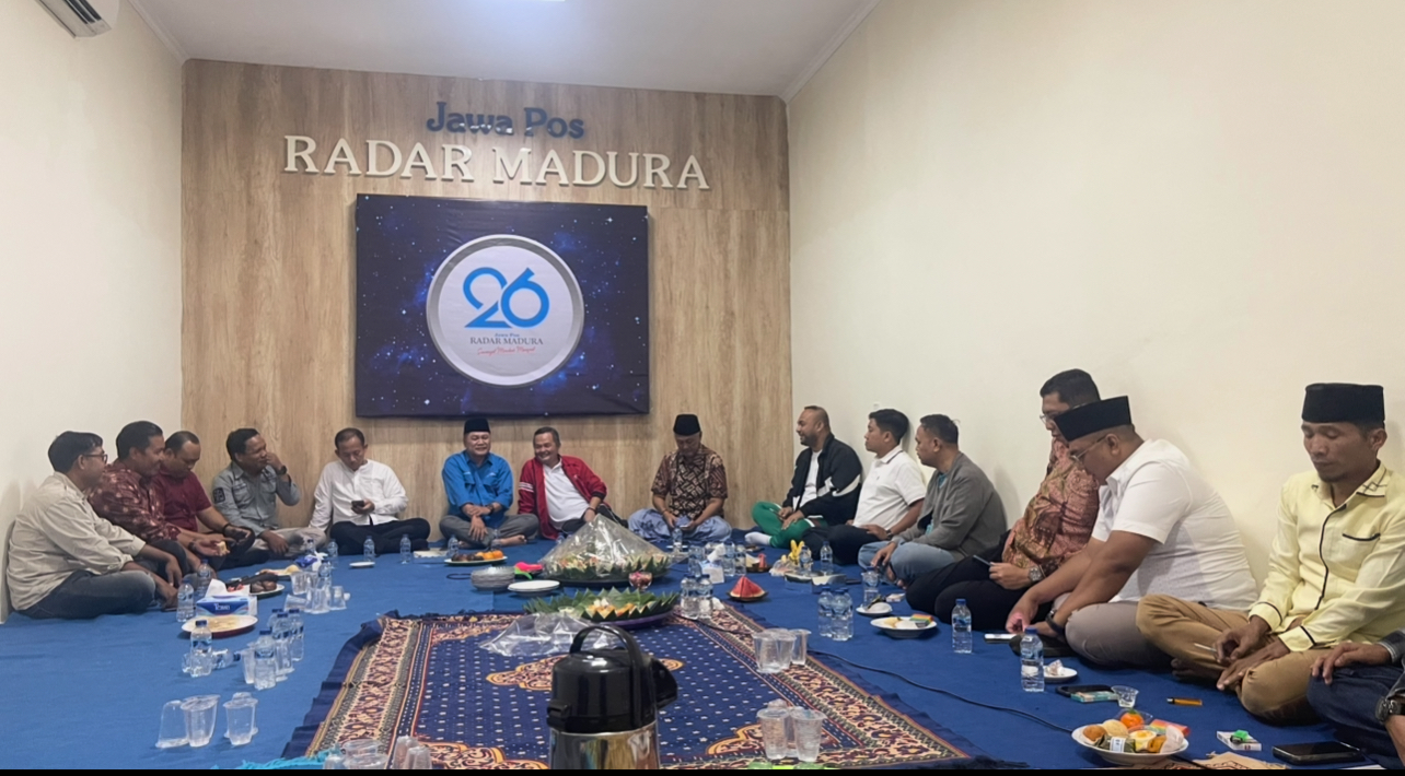 Acara tasyakkuran  HUT JPRM ke 26 di kantor Jawa Pos Radar Madura minggu (27/7)