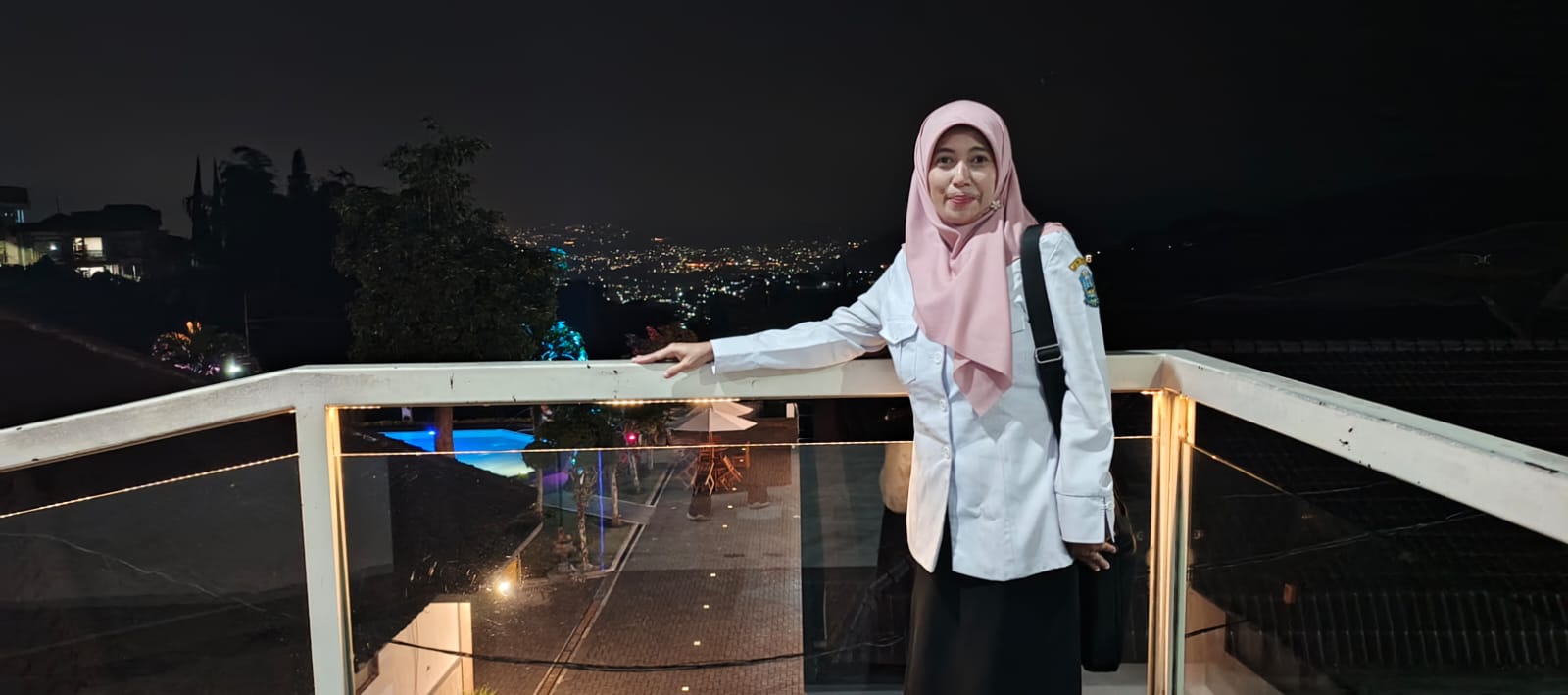 Alfiah guru SMAN 1 Kamal