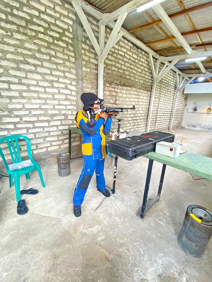 MEMBANGGAKAN: Atlet Perbakin Sampang saat bertanding pada Porprov IX Jatim di Lapangan Yon Armed, Singosari, Malang, Kamis (3/7).&nbsp;