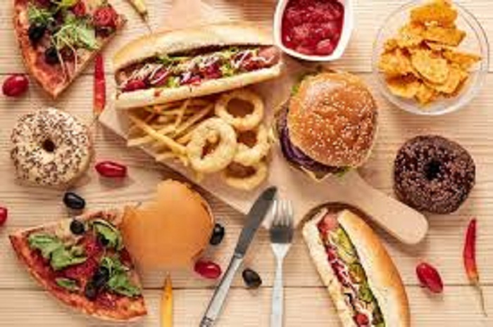 Makanan cepat saji bisa memicu penyakit kista jika dikonsumsi terus-menerus.