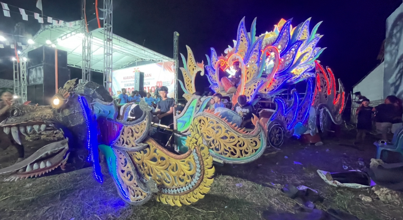 Penampakan musik daul dug-dug karya pemuda RW 10 Dusun Karangkemasan Desa/Kec. Blega saat perfom pada malam resepsi kemerdekaan RI