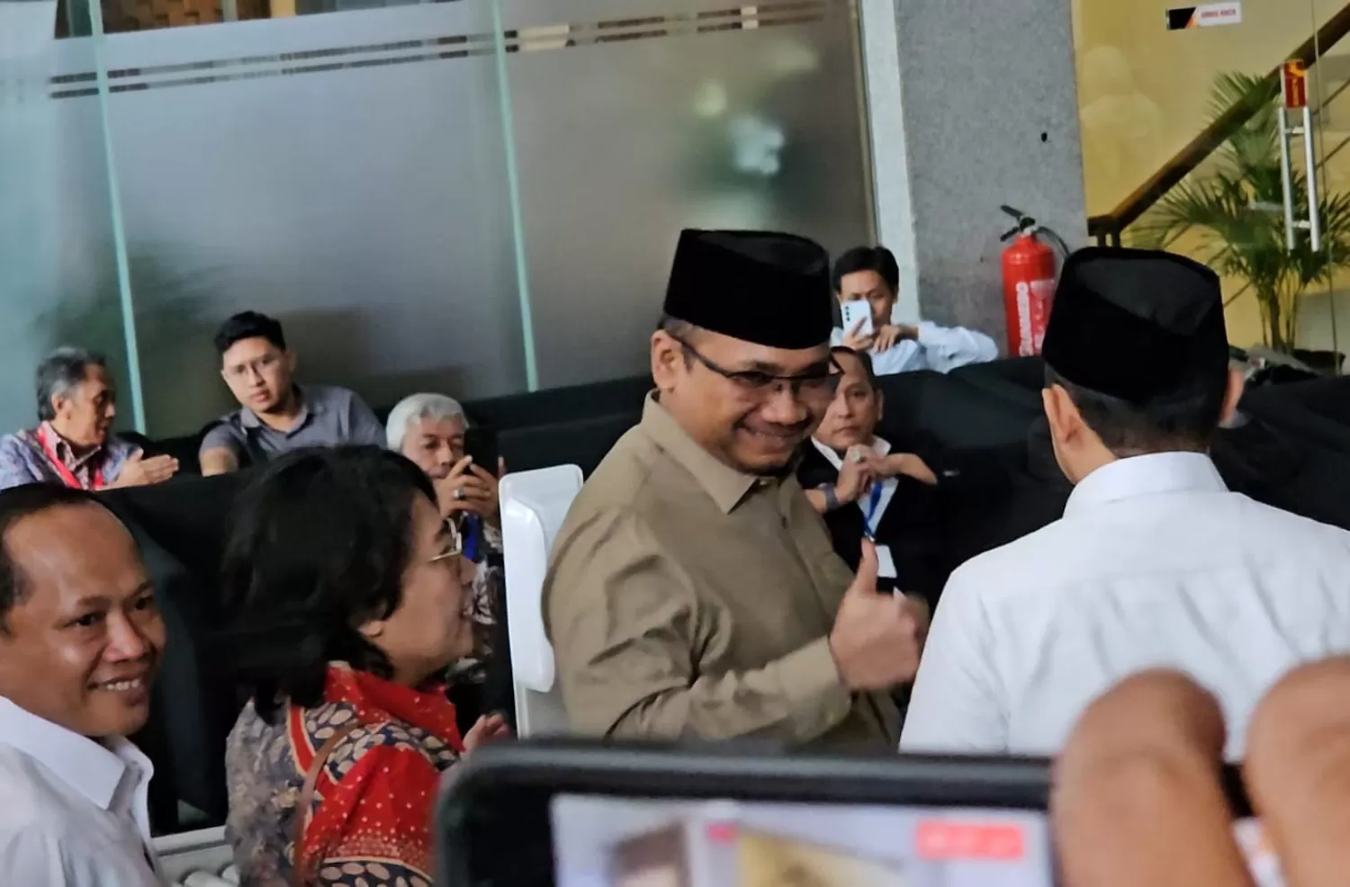 Mantan menteri agama Yaqut Cholil Qoumas saat memenuhi panggilan KPK kemarin