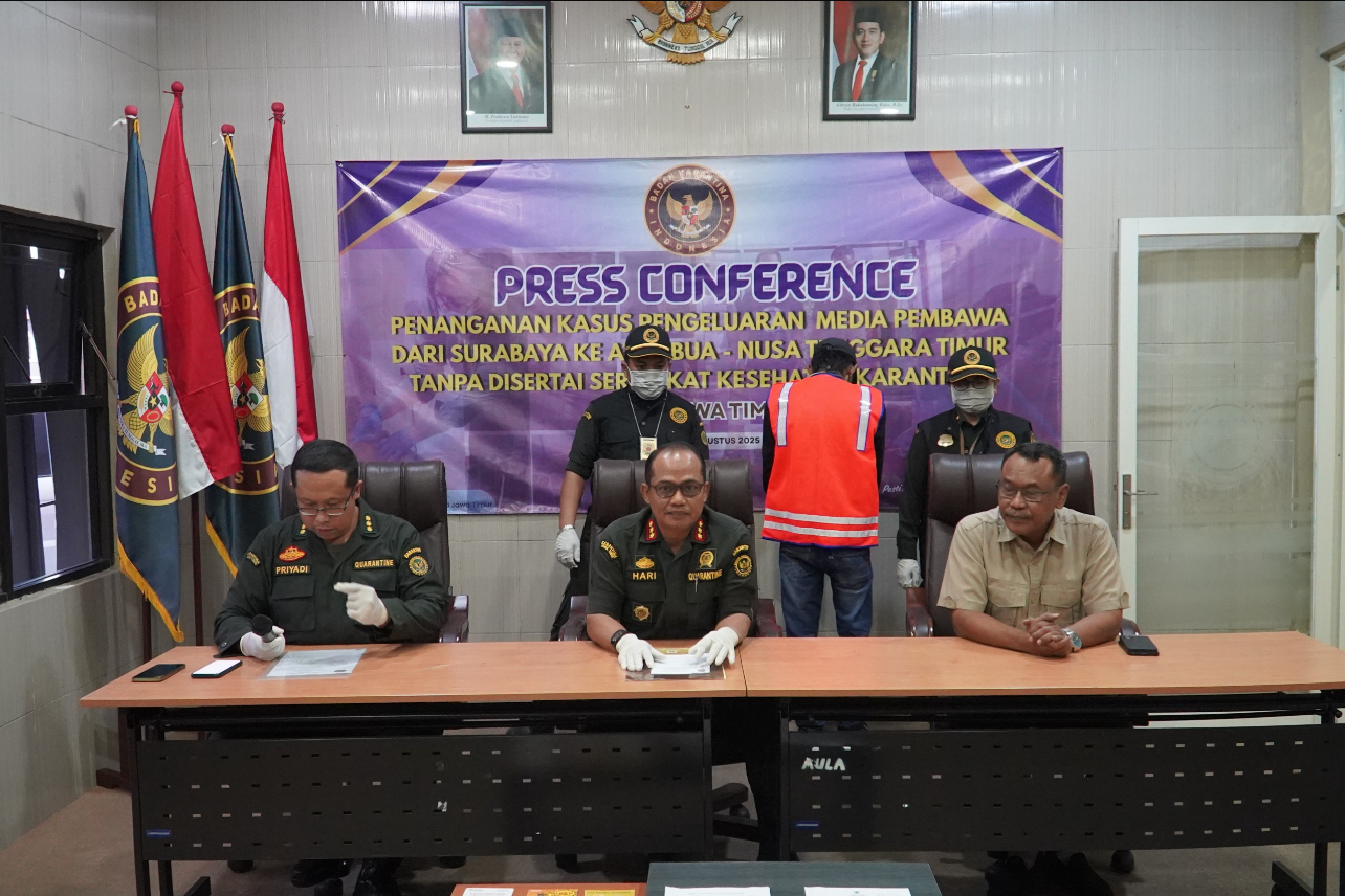 Balai Karantinas Jatim melakukan konpres terhadap tersangka penyelundupan hewan