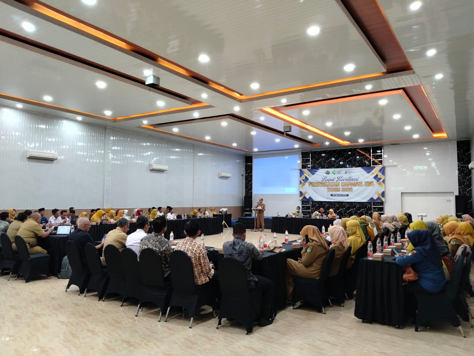 SERIUS: Dinkes Pamekasan gelar rakor penanganan TBC di Hotel Cahaya Berlian Pamekasan, Selasa (26/8).&nbsp;