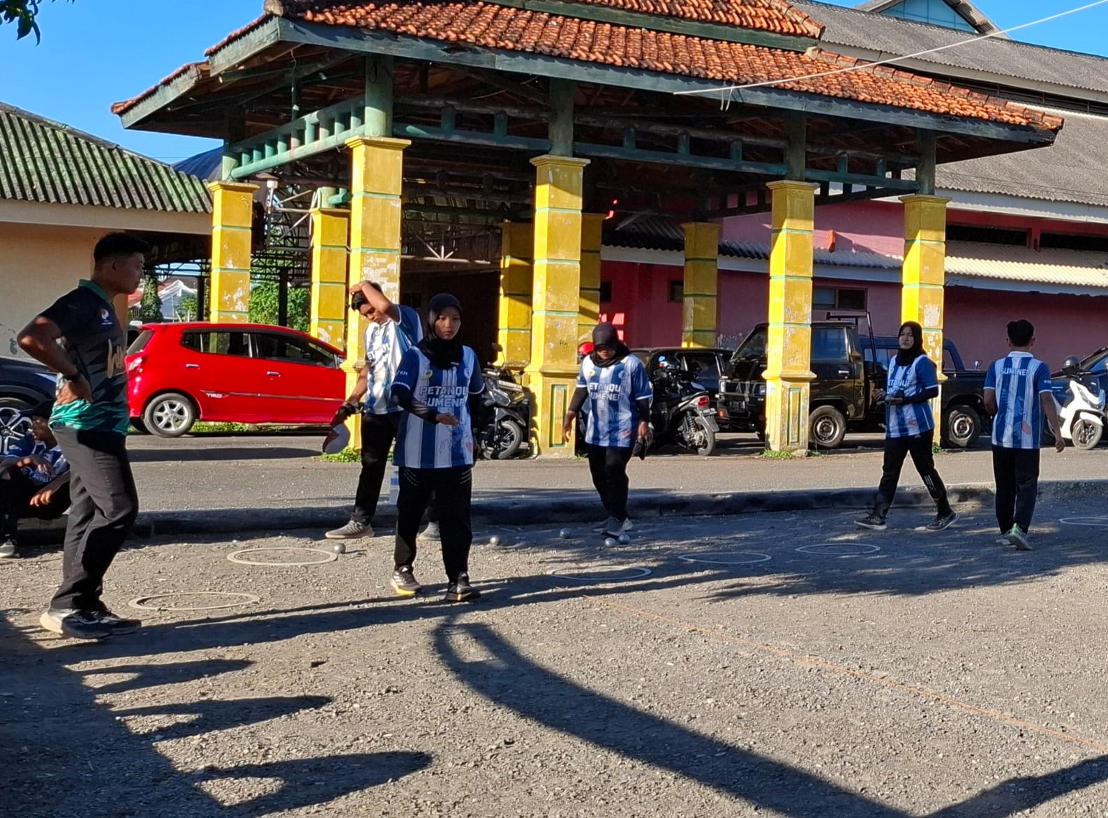 FOKUS: Atlet FOPI Sumenep melakukan latihan rutin di GOR A. Yani, Senin (1/9).&nbsp;