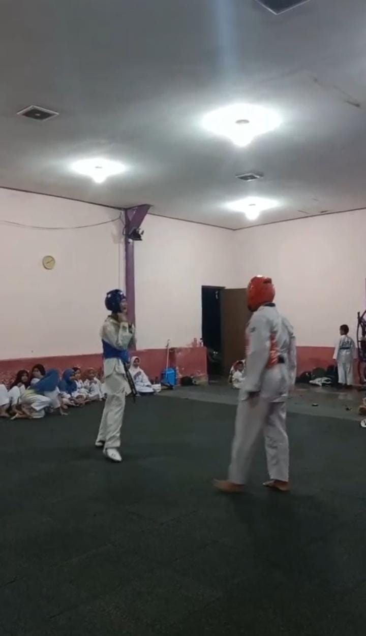 FOKUS: Sejumlah atlet Judo Sumenep sedang latihan di area Gor A Yani Desa Pabian Kecamatan Kota, Minggu (31/8).&nbsp;