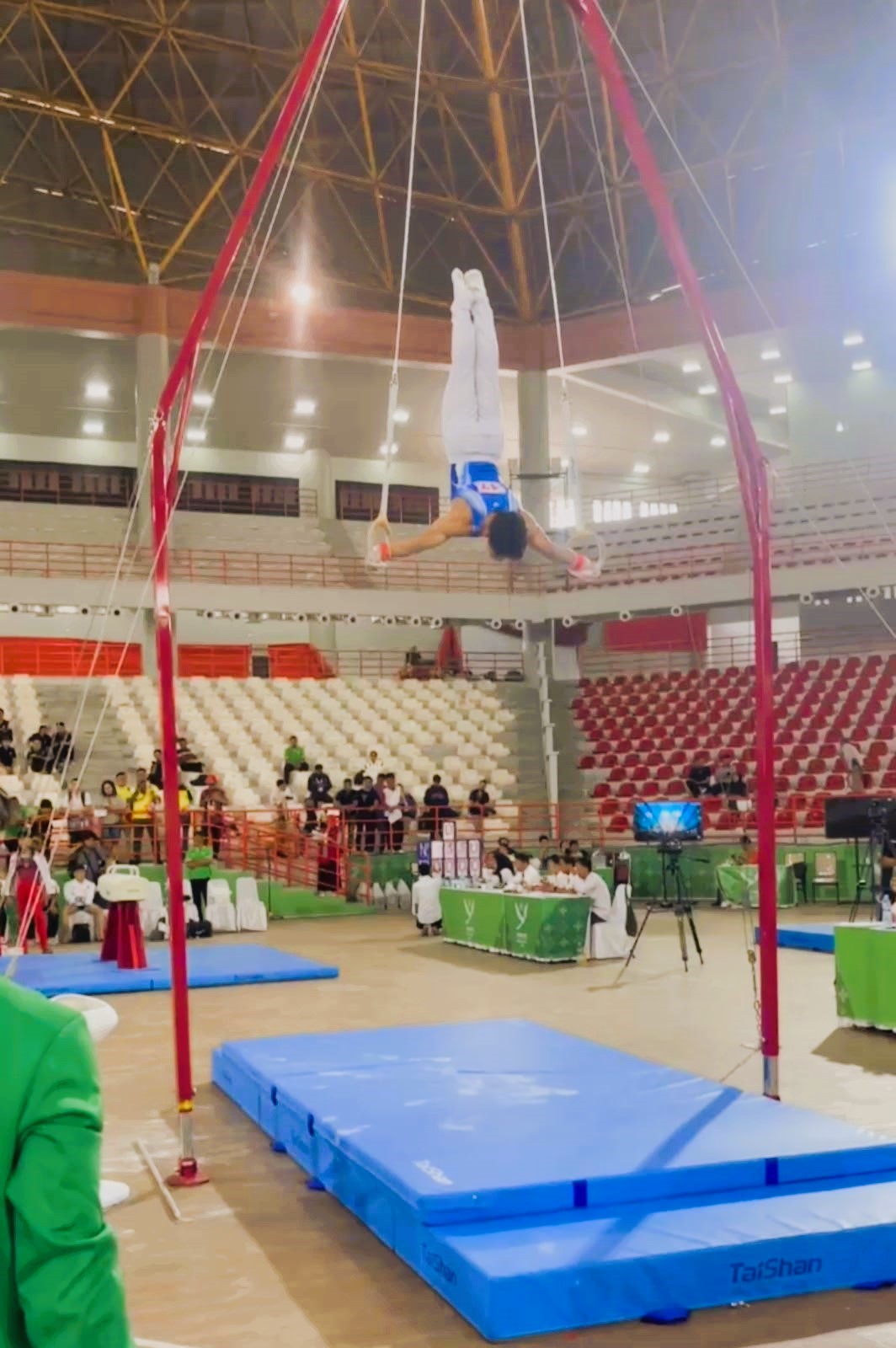 BERPRESTASI: Atlet Persani Sampang Yofie Fahrezy Rifanani tampil di ajang PON yang digelar di GOR Dispora Medan, Sumatera Utara, Jumat (30/8/2024).&nbsp;