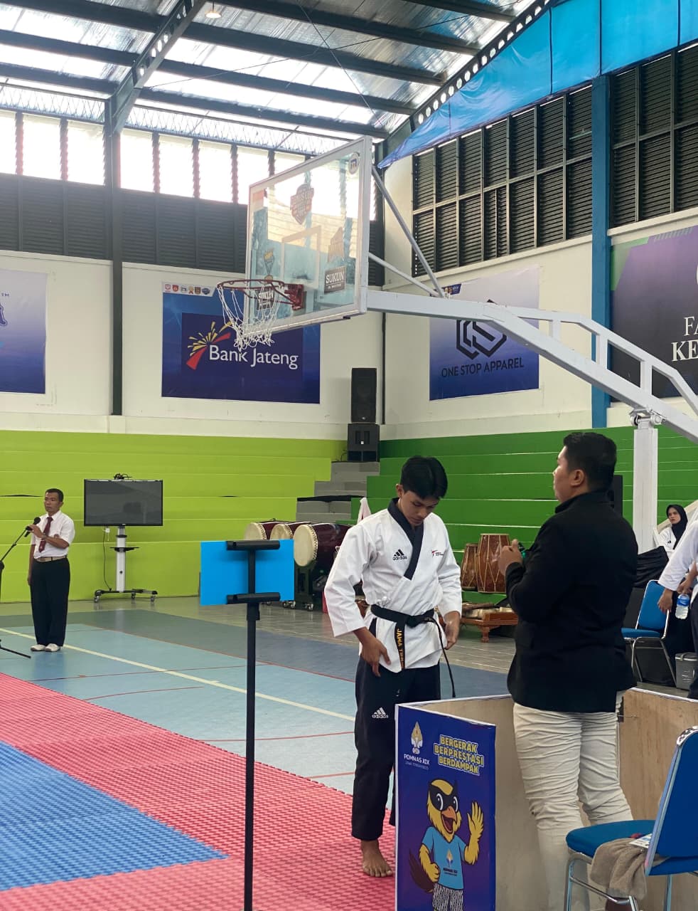 BERPRESTASI: Atlet TI Pamekasan Raja Dewantara Putra bersiap untuk bertanding di Udinus Satria Sport Center, Semarang, Minggu (21/9).&nbsp;