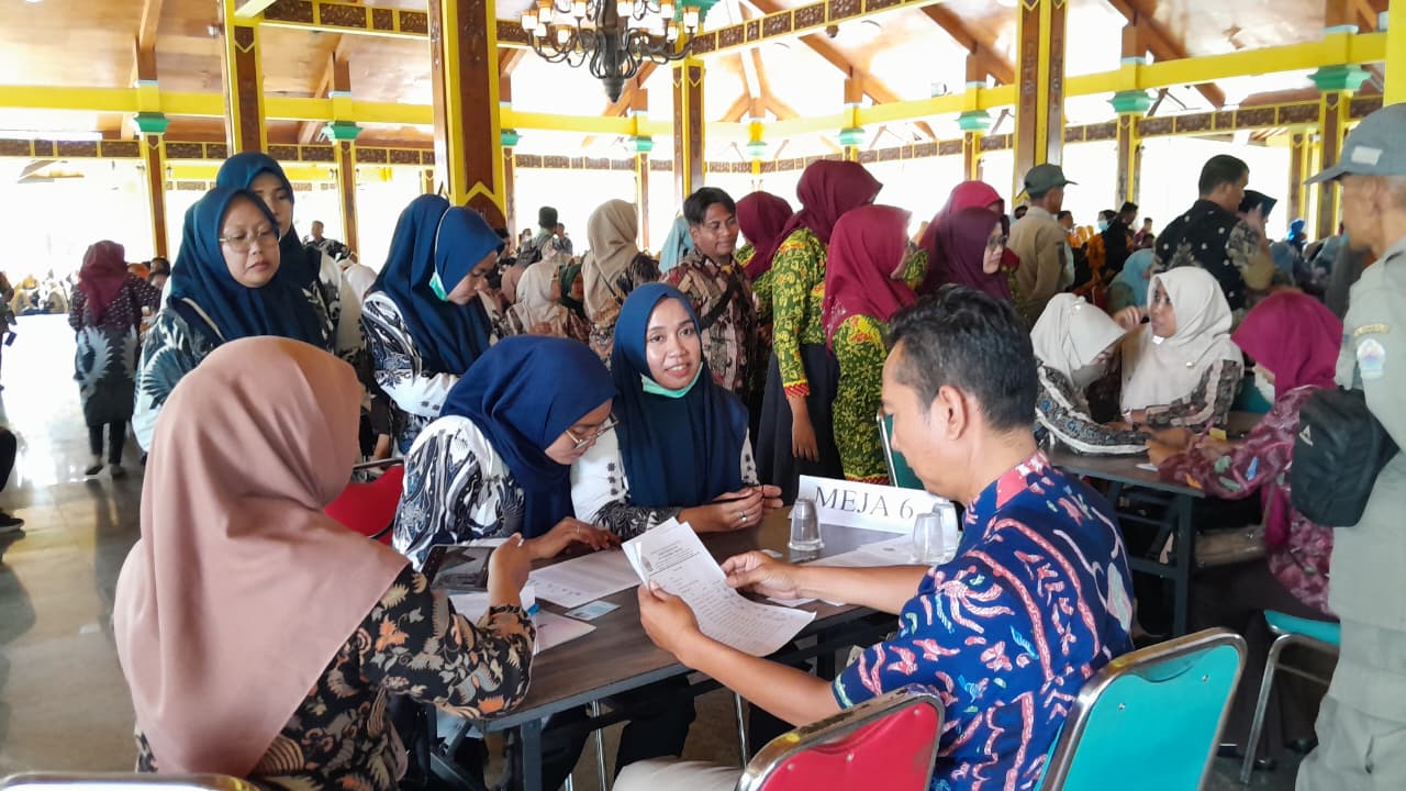 ANTUSIAS: Calon PPPK paro waktu di Kabupaten Bangkalan melakukan verifikasi data, Kamis (28/8).
