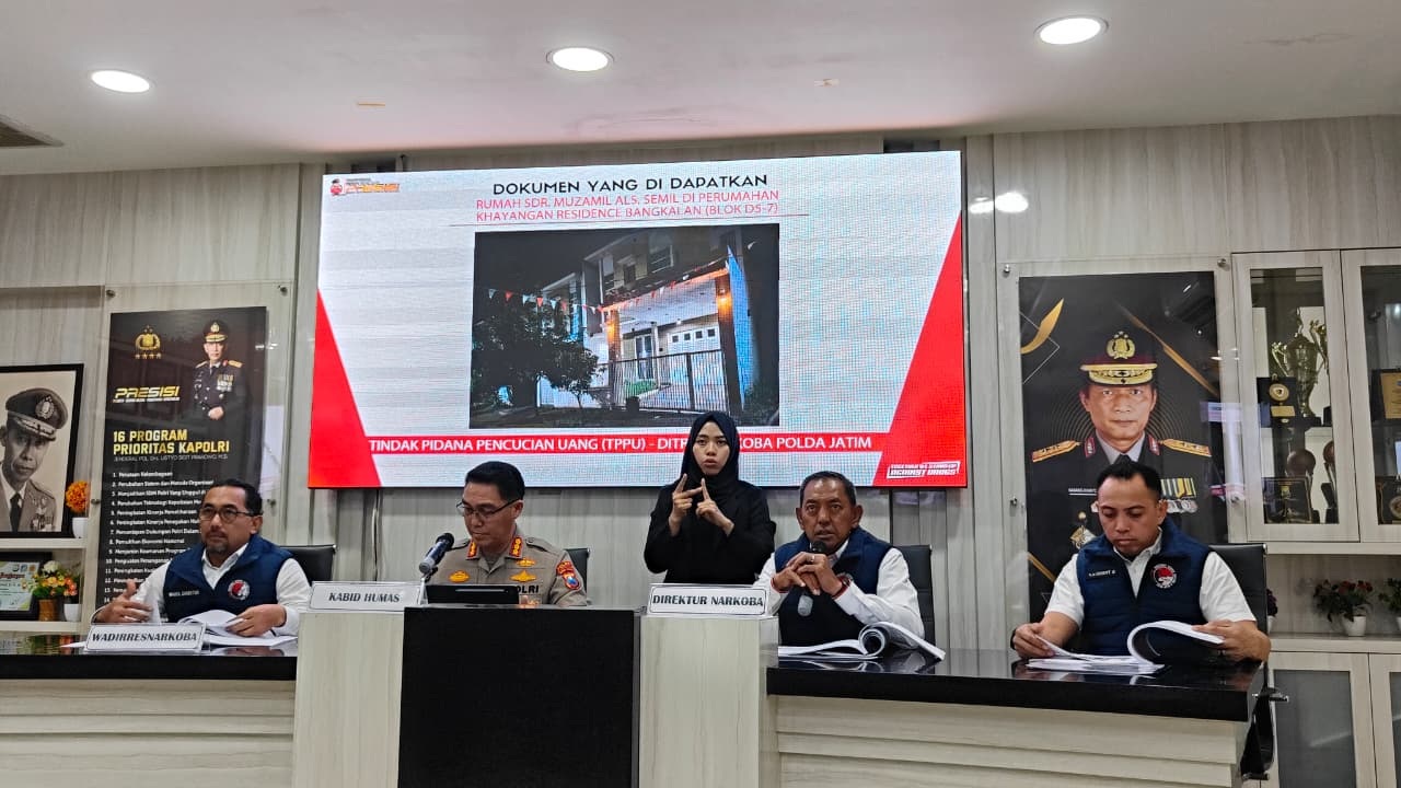TERBUKA: Ditresnarkoba Polda Jatim menyampaikan press release, Senin (5/10).&nbsp;