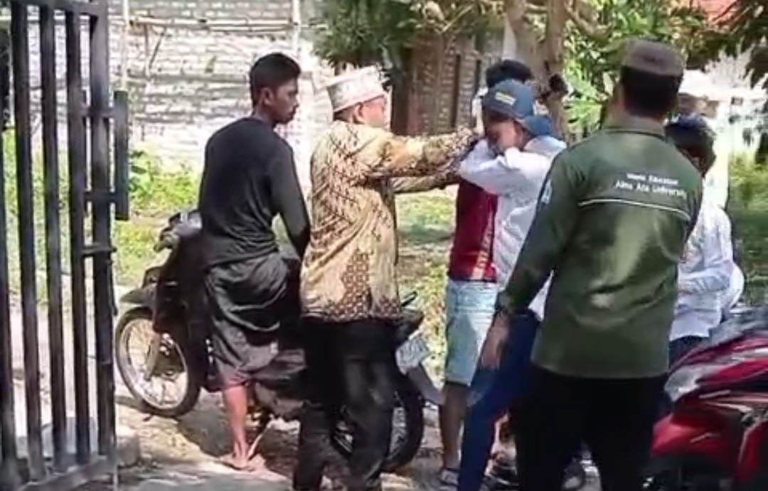 TERLIBAT PENGANIAYAAN:  Penganiayaan terhadap AS yang diduga dilakukan oleh empat pelaku di Desa Tenggun Dajah, Kecamatan Klampis, Senin (28/4).&nbsp;