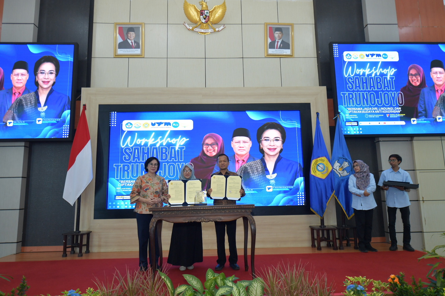 UTM teken MoU sebagai bentuk komitmen ciptakan lingkungan kampus tanpa kekerasan di Lantai 10 Gedung Graha Utama UTM, Bangkalan, kemarin.