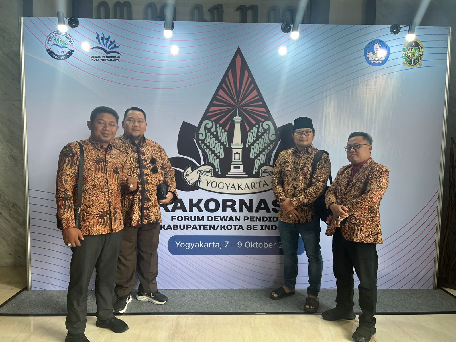 Pengurus Dewan Pendidikan (DP) Bangkalan saat menghadiri rakornas IV di Yogjakarta selama tiga hari