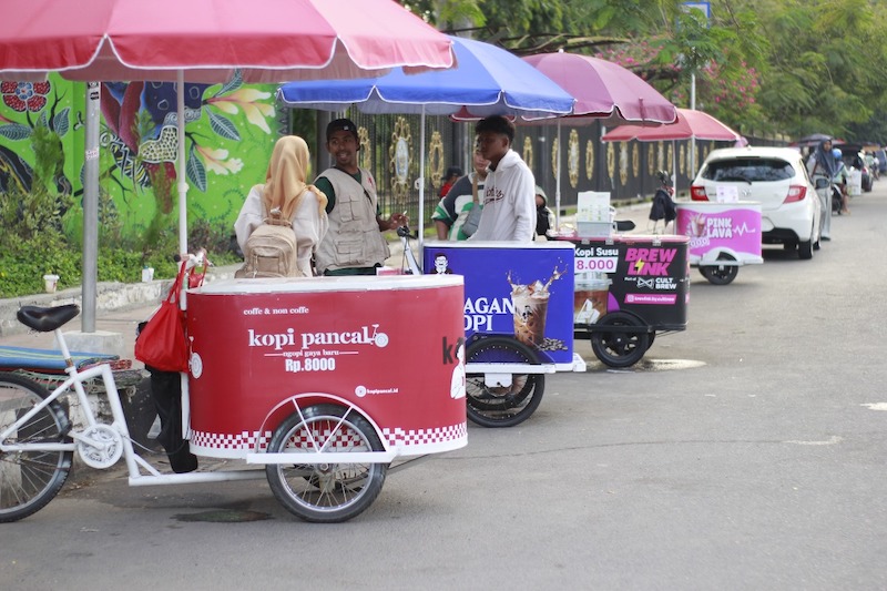 Starling ramaikan sudut kota.