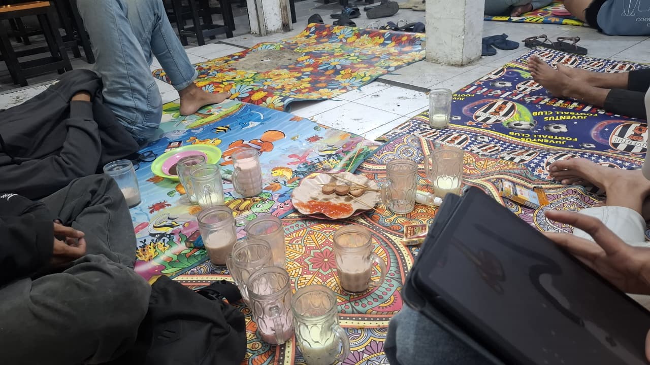 Nongkrong malam di Kedai Susu Pak No.