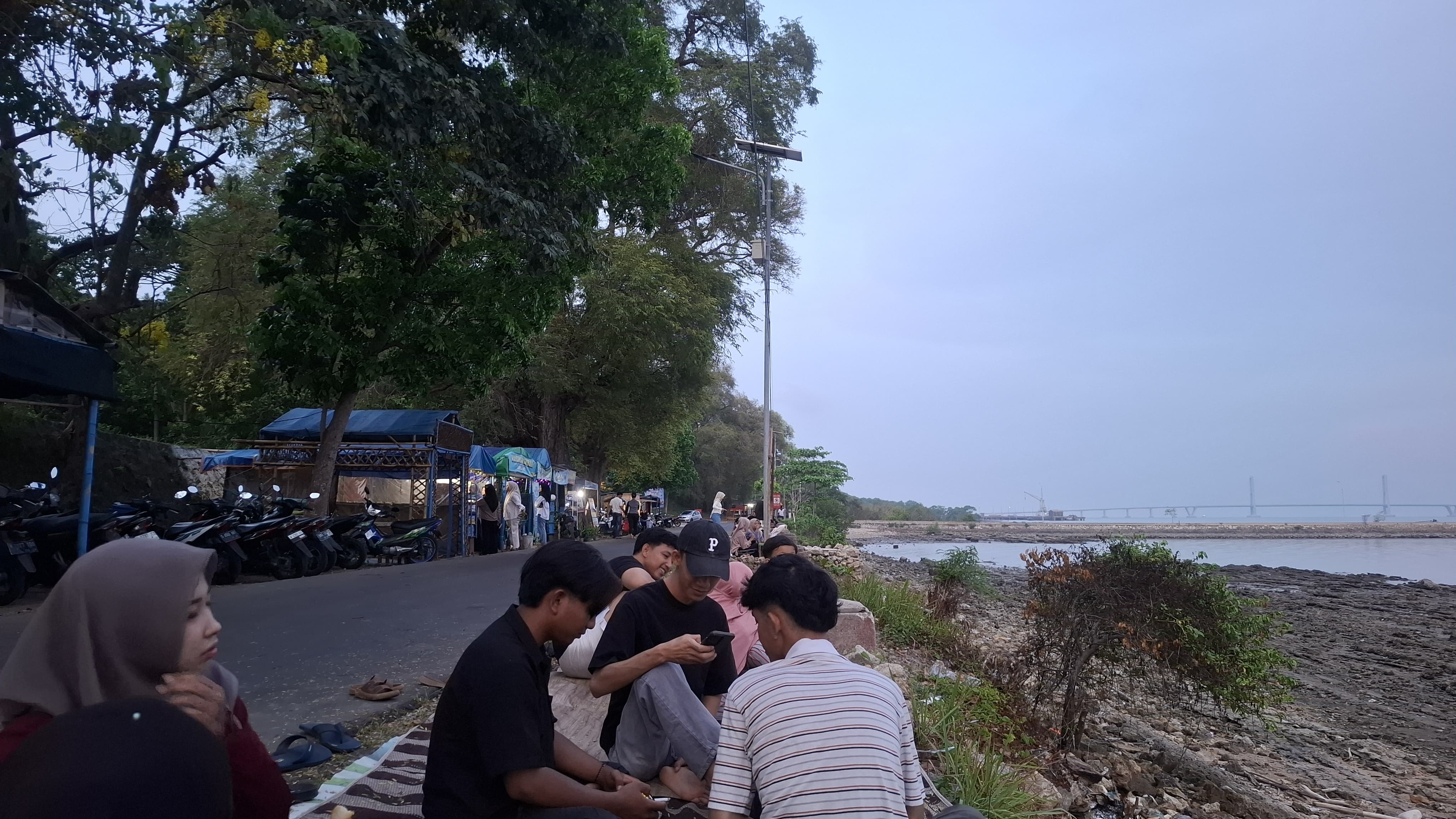Mahasiswa Padati Lanal Batuporon, Bangkalan.