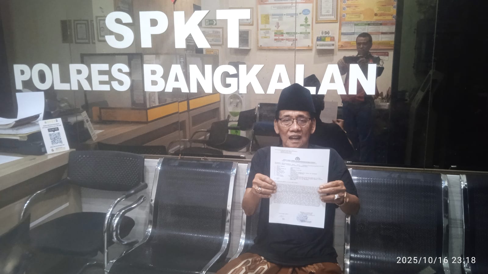TEMPUH JALUR HUKUM: Korban Suli melaporkan oknum ASN di lingkungan Pemkab Bangkalan pada Kamis (16/10).&nbsp;