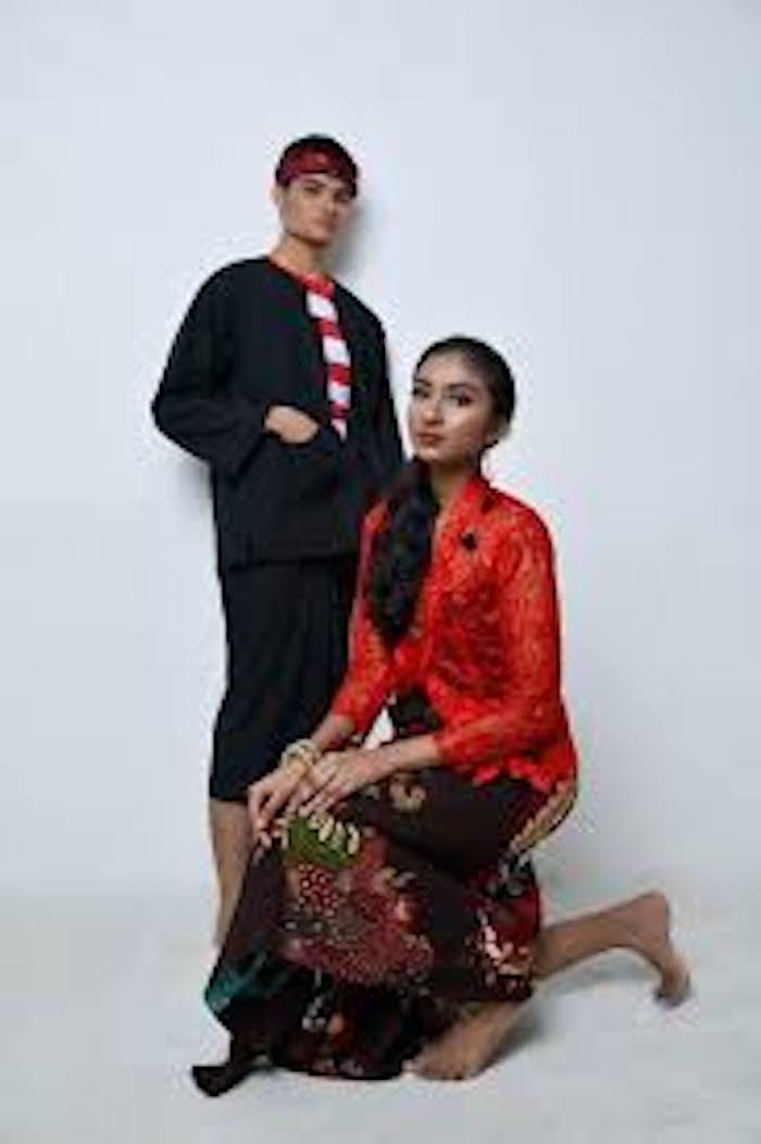 Busana Sakera dan Marlena.