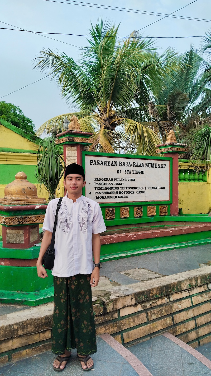 Ziarah ke Pasarean raja-raja di Sumenep.  &nbsp;