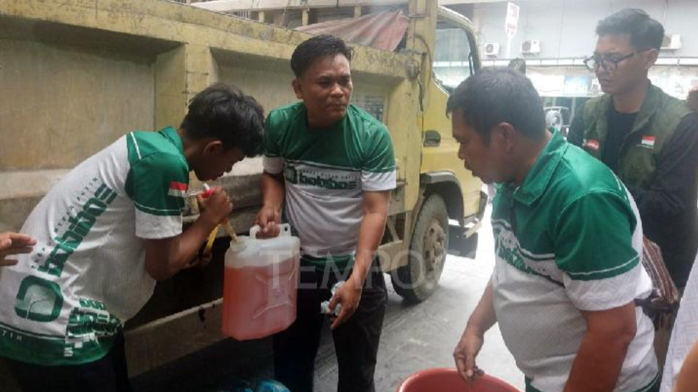 BBN Bobibos melakukan uji coba ke semua kendaraan di pelataran Bumi Sultan Energi PT. Inti sinergi Formula di Jonggol, Kabupaten Bogorr, Jawa Barat, 11 November 2025. Tempo/M.A. Murthado