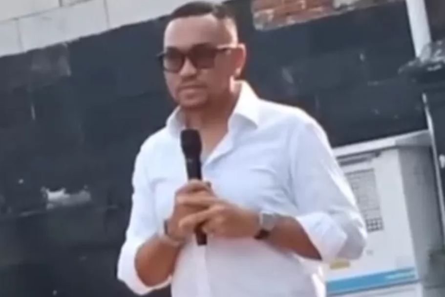 Ahmad Sahroni muncul kembali sambil ceritakan kisah kasus penjarahan. (TikTok/ @awi.wajo)