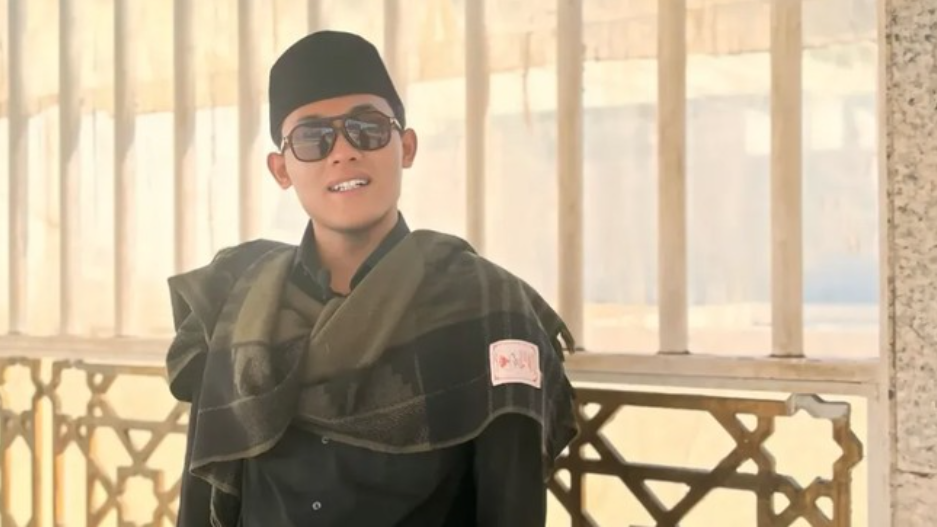 Elham Yahya Luqman atau Gus Elham menjadi perbincangan publik video tindakannya mencium anak-anak perempuan viral di media sosial. (Tangkapan layar instagram @gusellhamofficial)