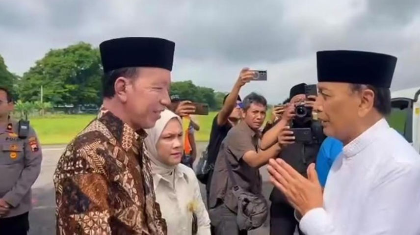 Momen Jokowi Ikut Jemput Jenazah Istri Wiranto di Bandara Solo (Foto: dok. tangkapan layar Instagram Jokowi)