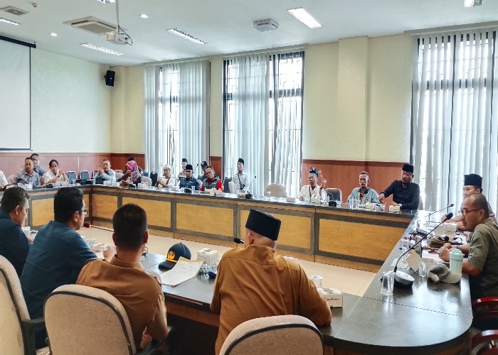 Audiensi Lembaga Baskara Indonesia Maju dengan DPRD Bangkalan membahas persoalan harga pupuk.