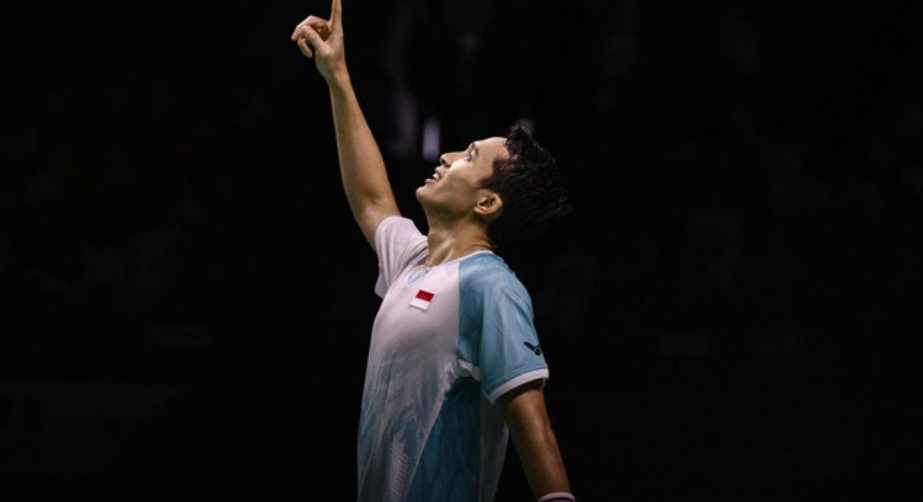 Jonatan Christie menggalang dana untuk membantu korban banjir Sumatra. (AFP/ANTHONY WALLACE)