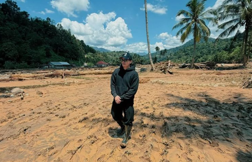 Atta Halilintar merasa tergerak dan memilih turun langsung membantu para korban banjir bandang di Sumatera Barat.(INSTAGRAM @attahalilintar.)