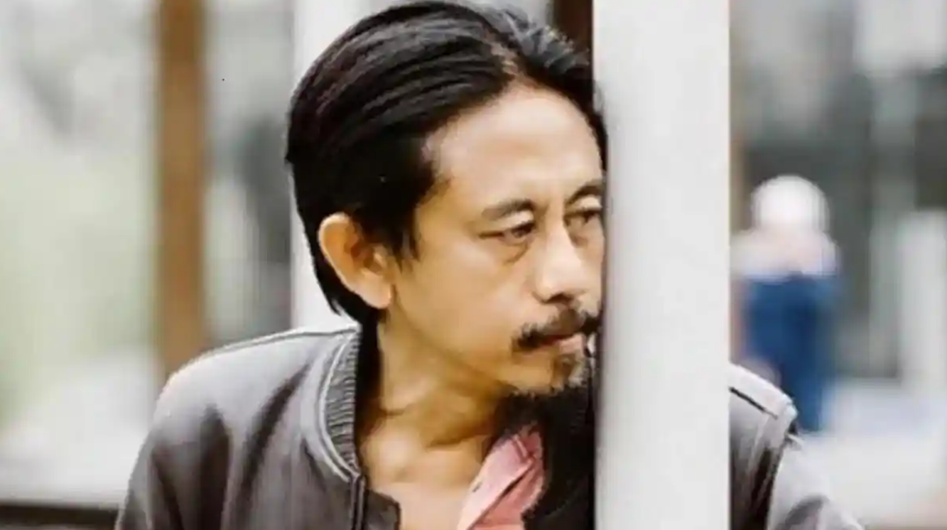 Aktor Epy Kusnandar sempat jatuh dan muntah-muntah sebelum dilarikan ke rumah sakit.