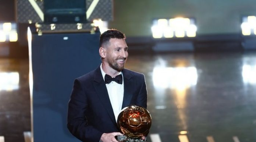 Lionel Messi memenangi Ballon d