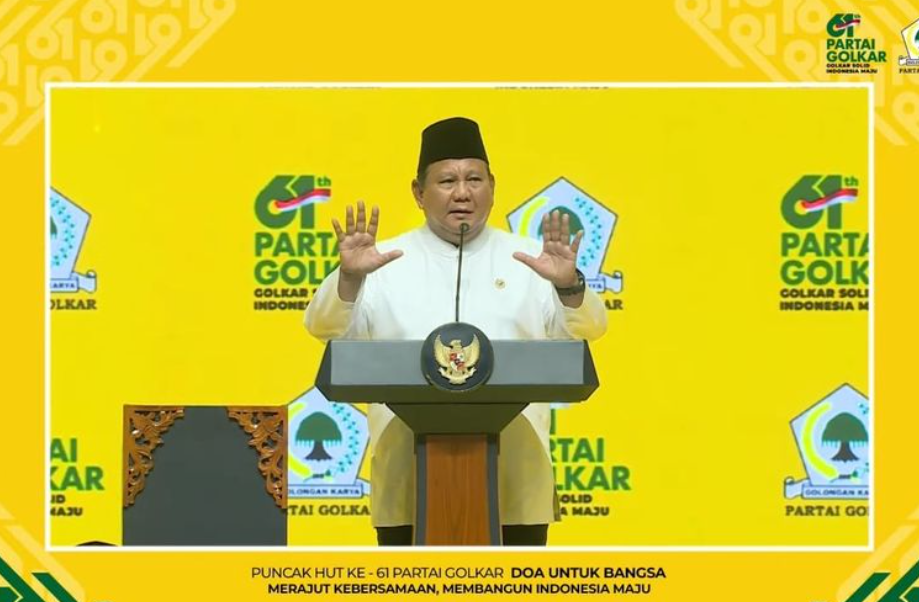 Presiden Prabowo Subianto menyampaikan sambutan dalam peringatan Hari Ulang Tahun (HUT) ke-61 Partai Golkar, di Istora Senayan, Jakarta, Jumat (5/12/2025) malam.()